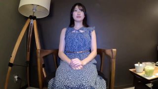 小胸部和大鸡巴:免费女孩被继父和继子钻了